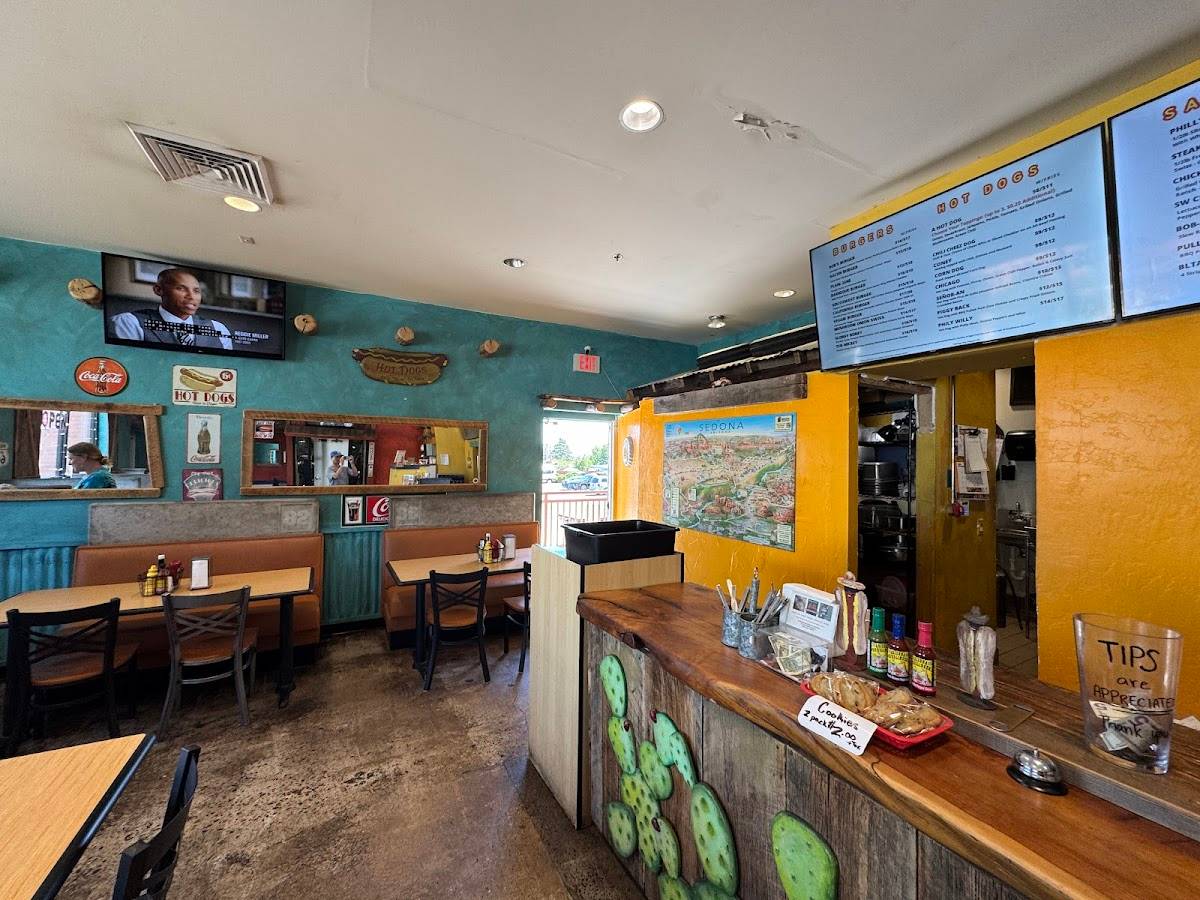 Senor Bob's Burgers, Hot Dogs & More restaurant in Sedona - photo 3