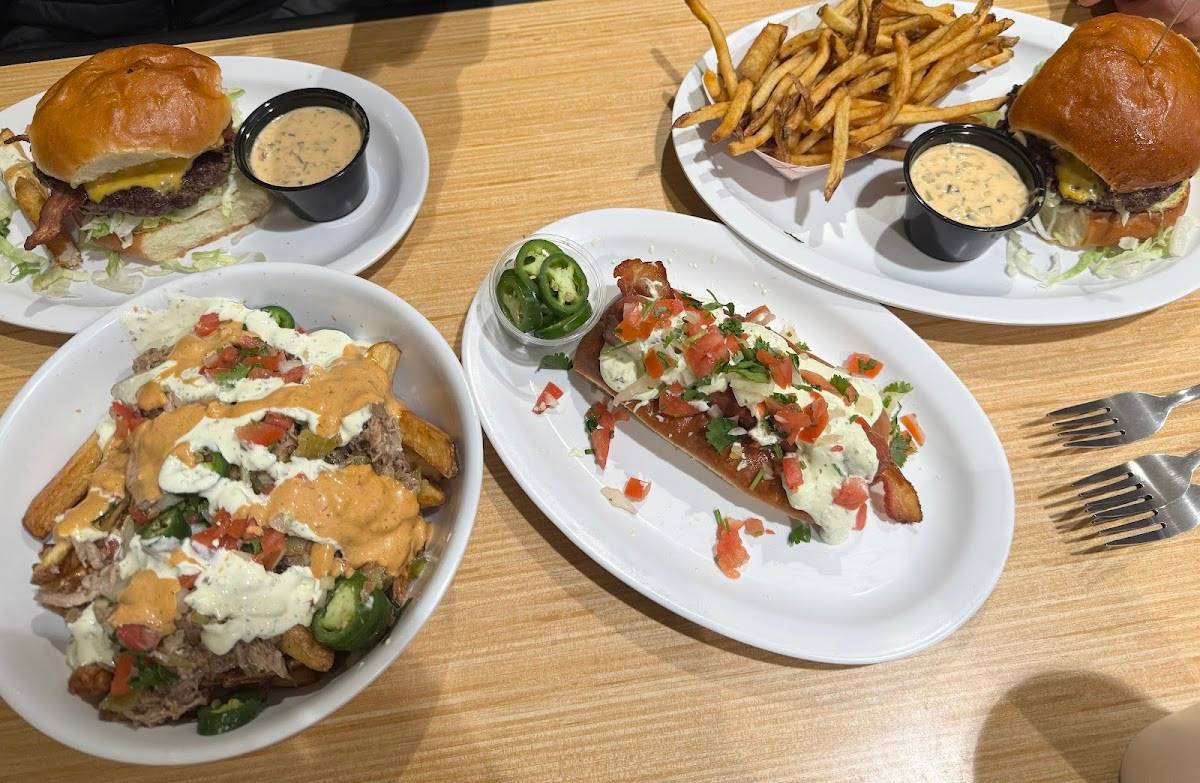 Senor Bob's Burgers, Hot Dogs & More restaurant in Sedona - photo 4