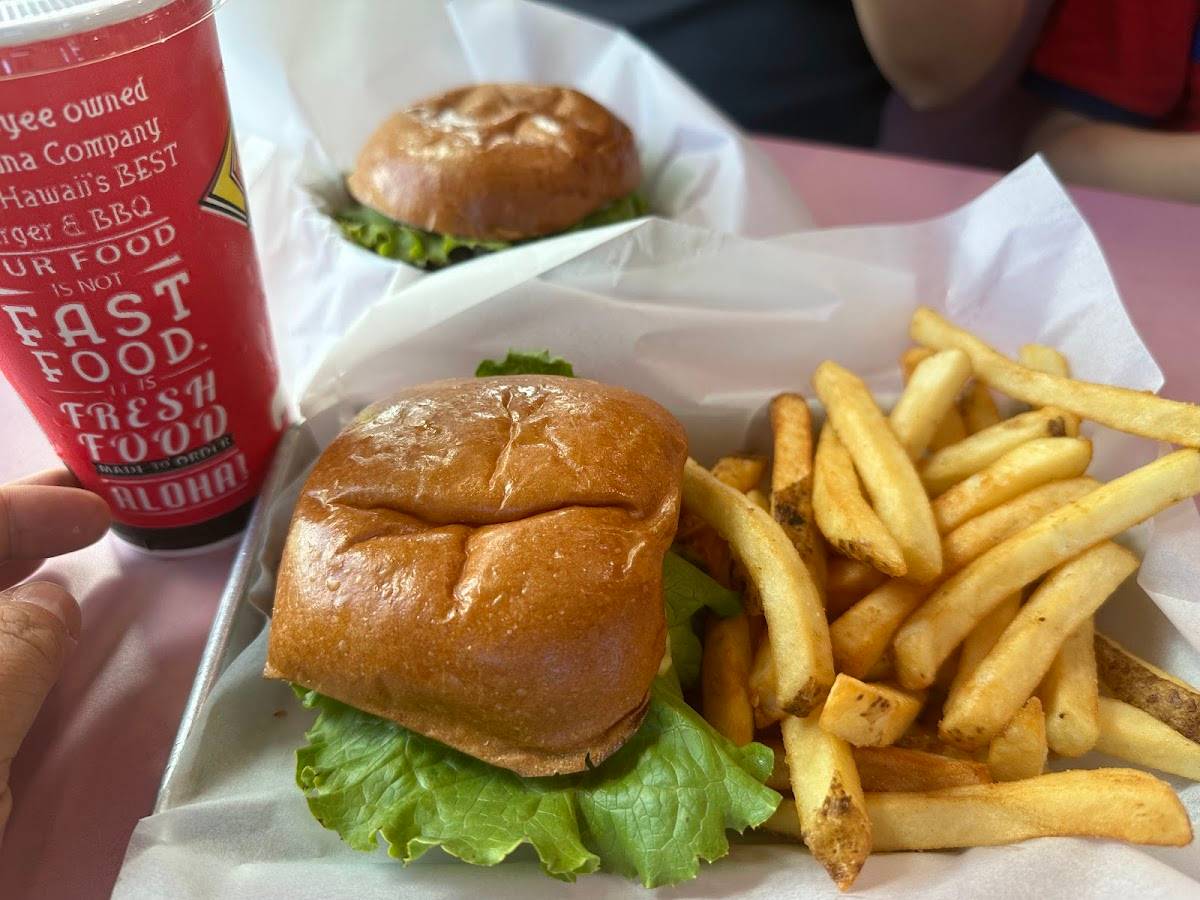 Teddy's Bigger Burgers restaurant in Kailua - photo 3
