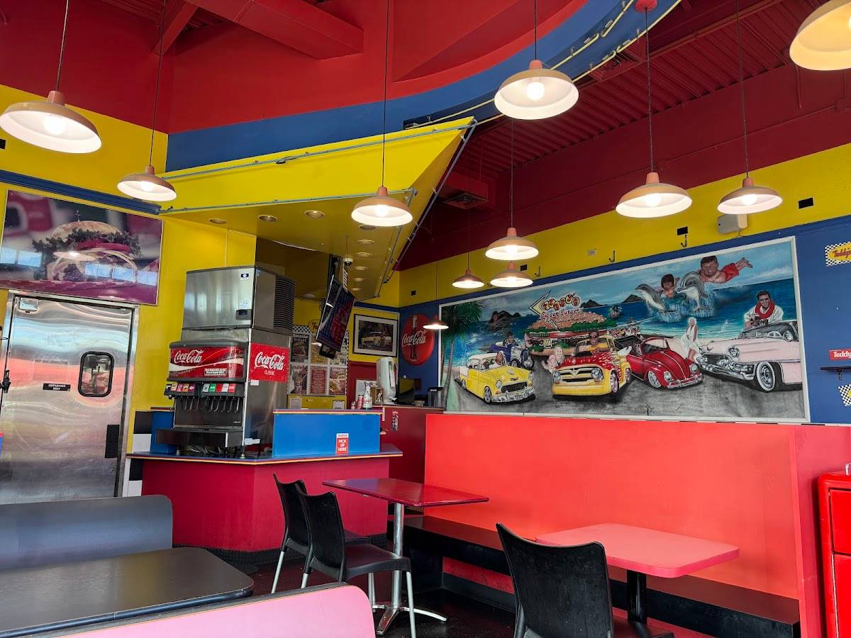 Teddy's Bigger Burgers restaurant in Kailua - photo 4