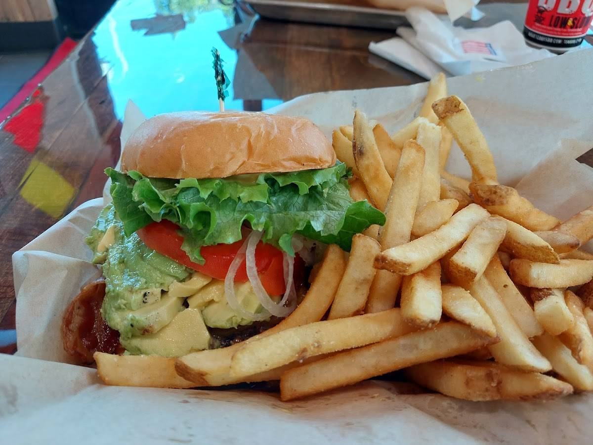 Teddy's Bigger Burgers restaurant in Kailua - photo 5
