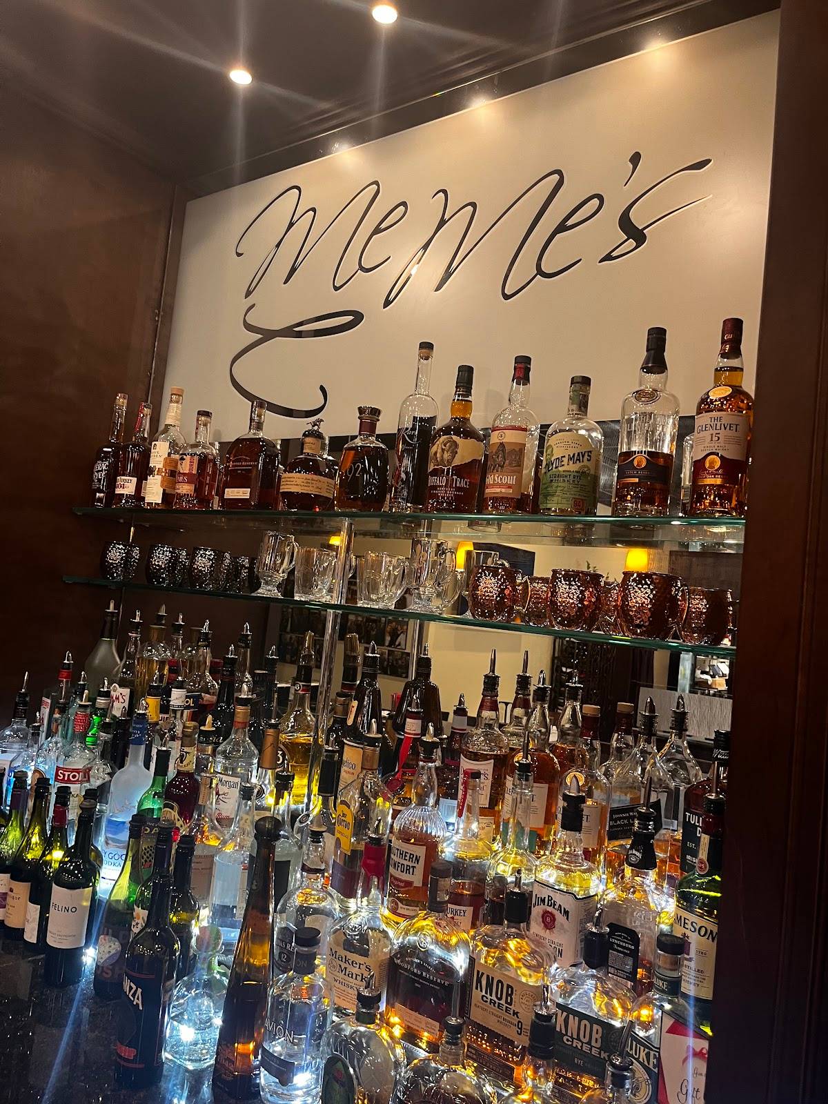 MeMe's Bar & Grille