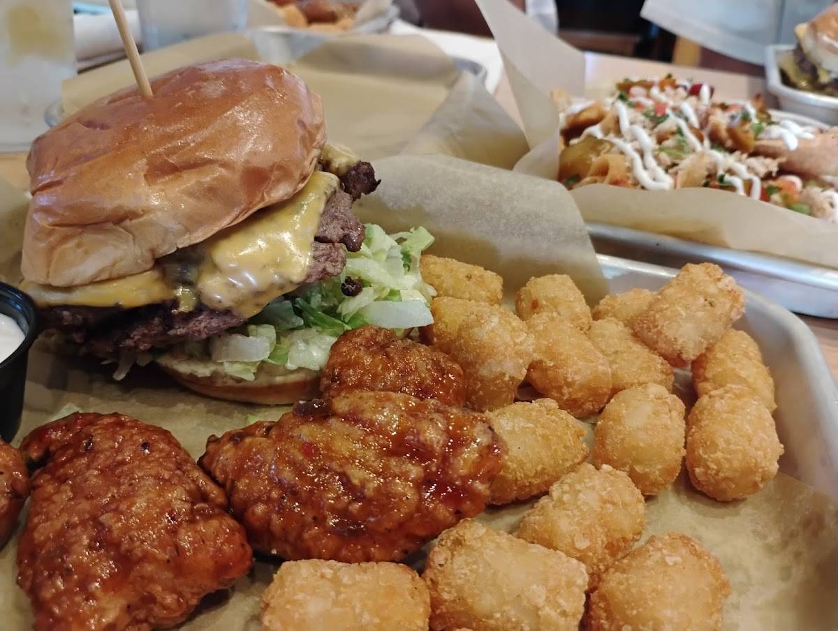 Buffalo Wild Wings restaurant in Homestead - photo 3