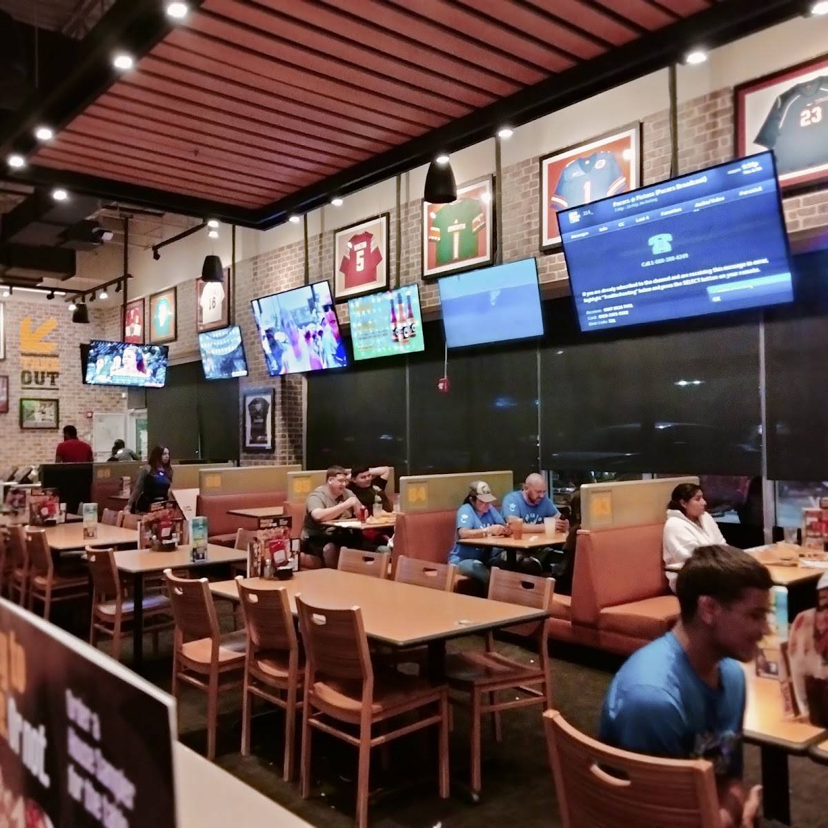 Buffalo Wild Wings restaurant in Homestead - photo 4