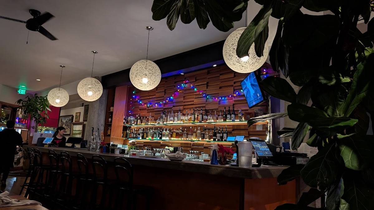 Basil Thai Restaurant & Bar restaurant in San Francisco - photo 3