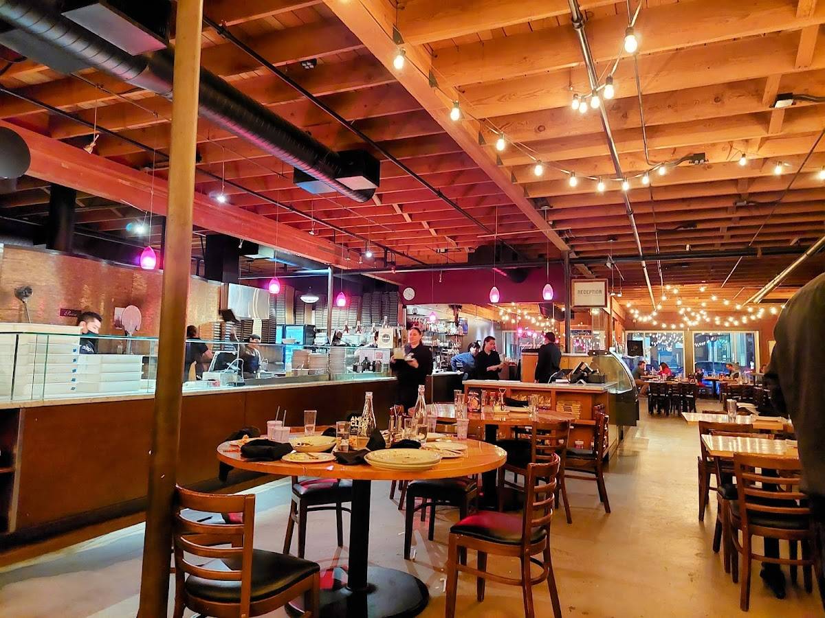 Tutta Bella Neapolitan Pizzeria - Wallingford restaurant in Seattle - photo 4