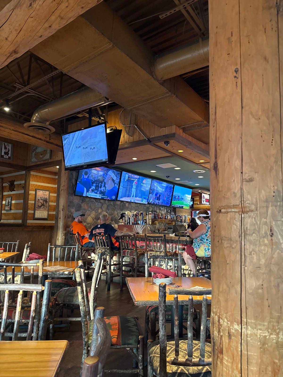 Twin Peaks restaurant in Houston - photo 4