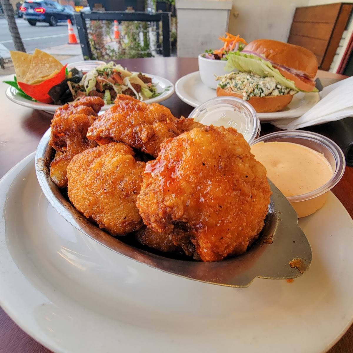 Melody Bar & Grill restaurant in Los Angeles - photo 5