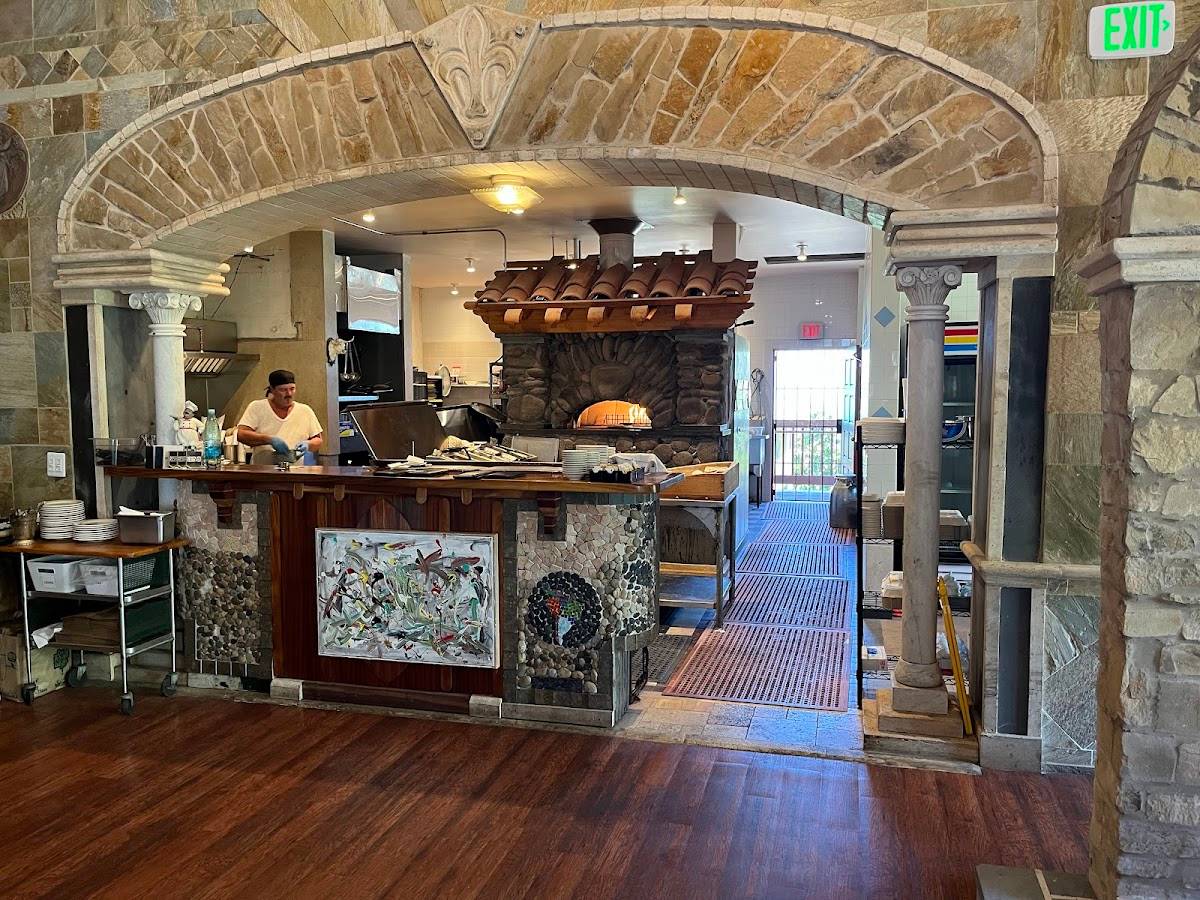 Cafe il Mondo restaurant in Honokaa - photo 3