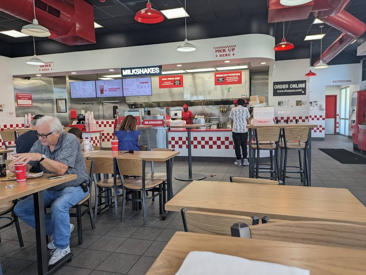 Five Guys restaurant in New Orleans - photo 4