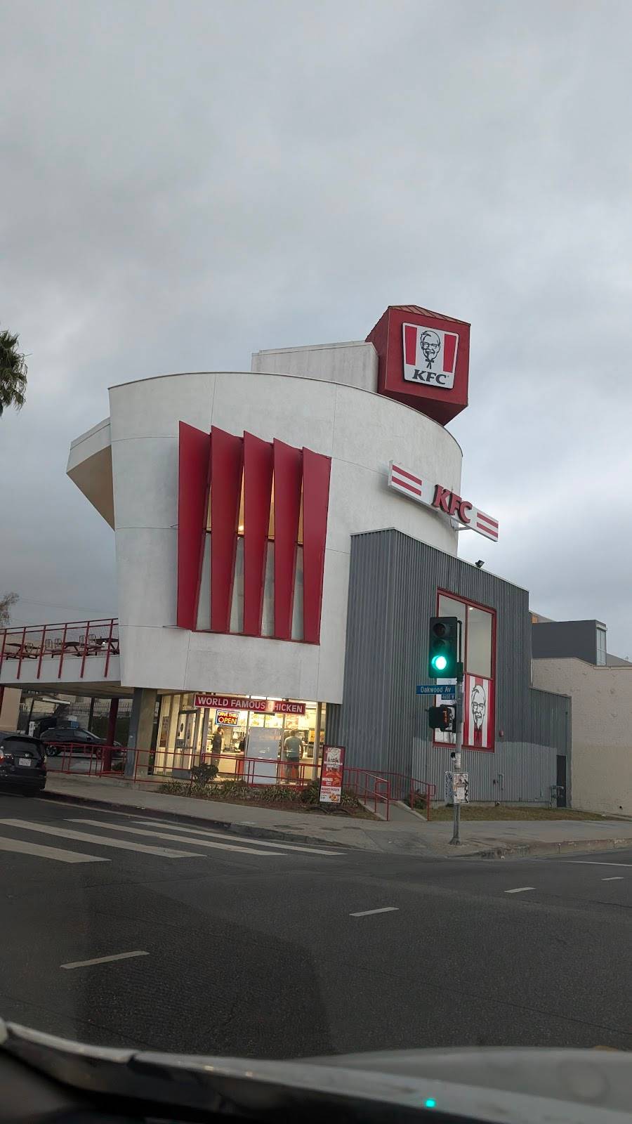 KFC restaurant in Los Angeles - photo 5