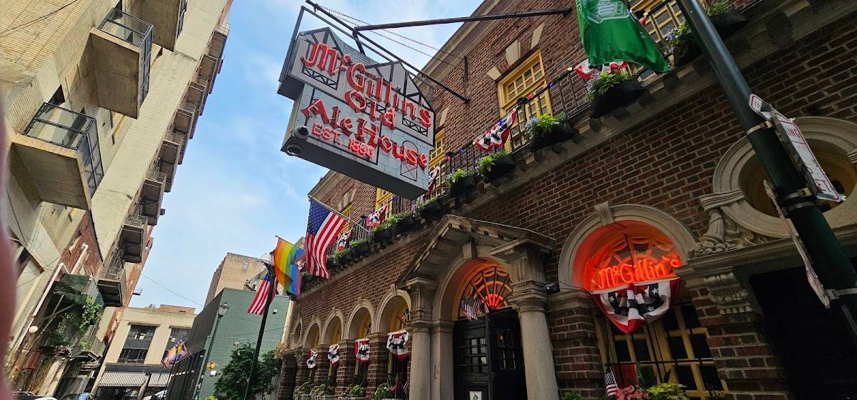 McGillin's Olde Ale House restaurant in Philadelphia - photo 2