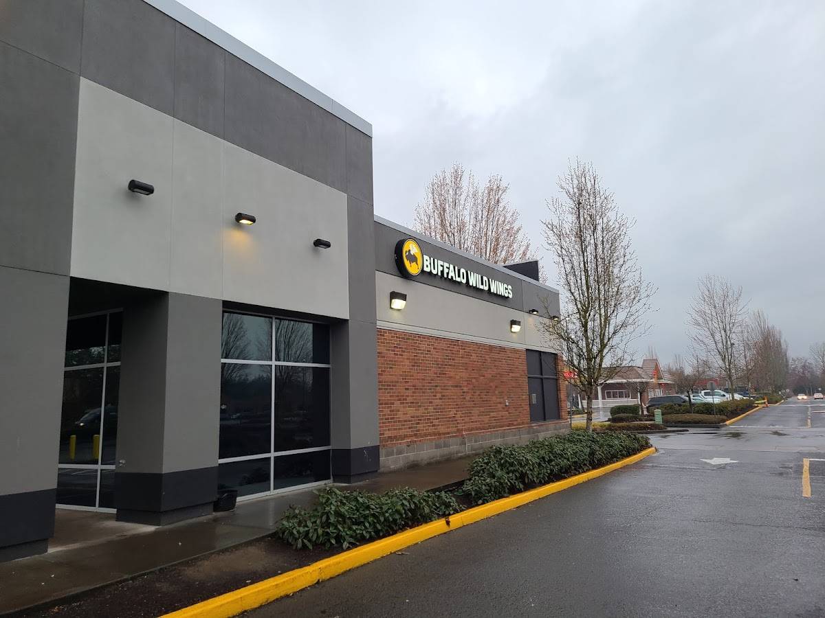 Buffalo Wild Wings restaurant in Tualatin - photo 5