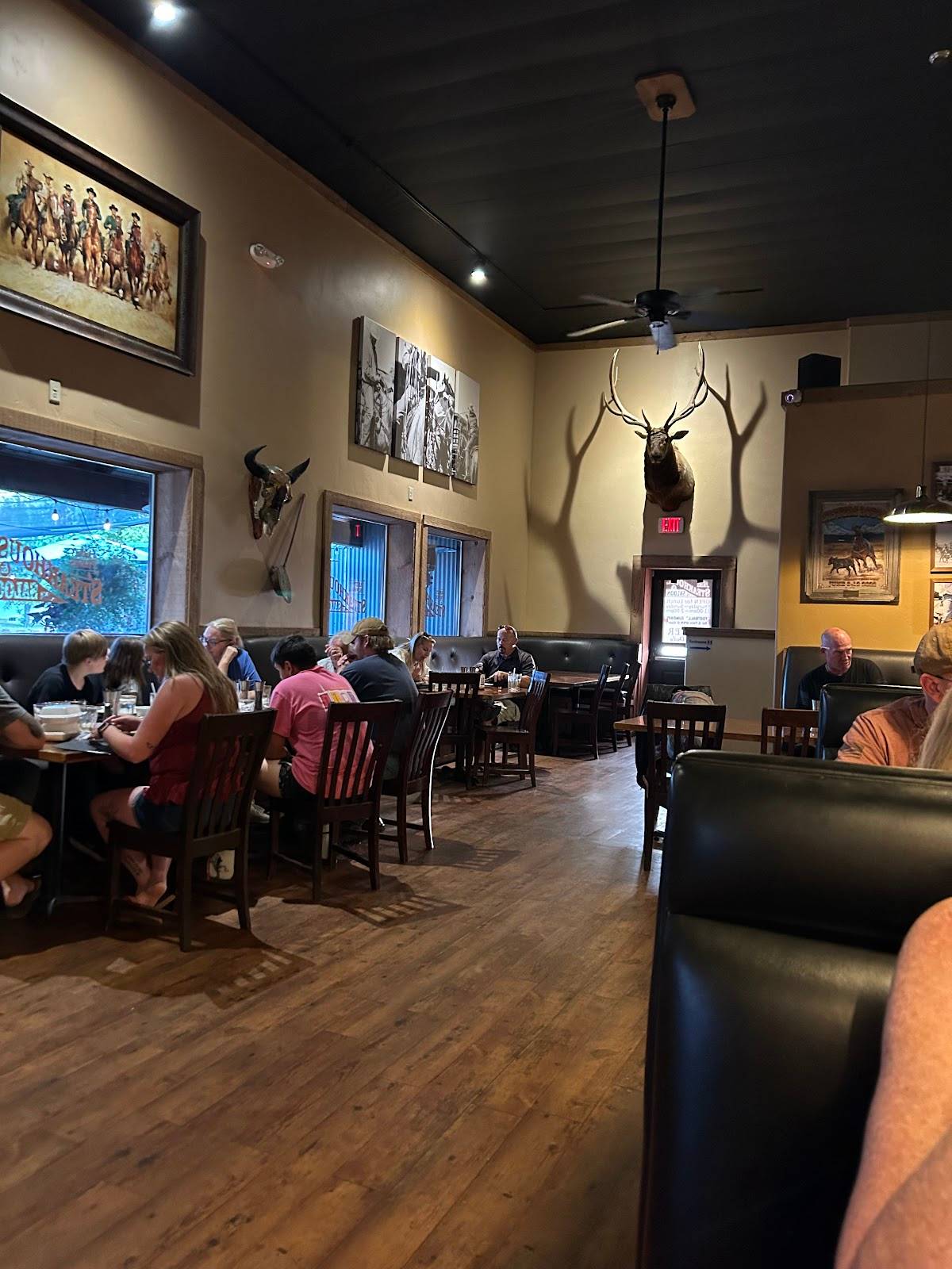 Barney Prine's Steakhouse & Saloon restaurant in Prineville - photo 3