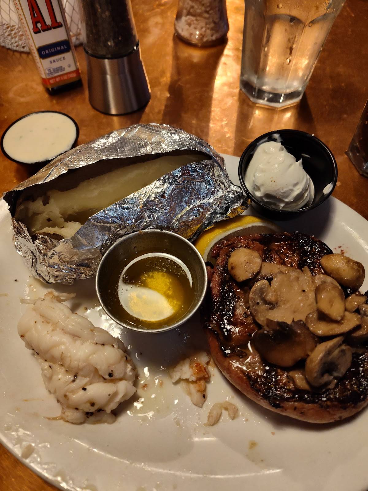 Barney Prine's Steakhouse & Saloon restaurant in Prineville - photo 5