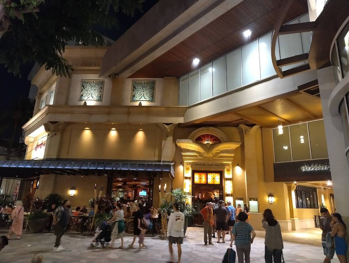 The Cheesecake Factory restaurant in Honolulu - photo 5