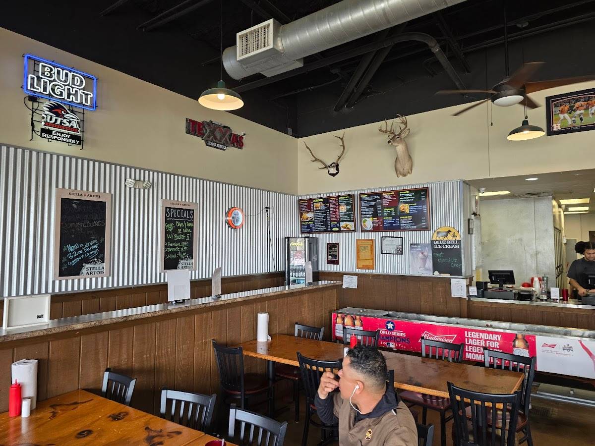 The Longhorn Cafe restaurant in San Antonio - photo 4