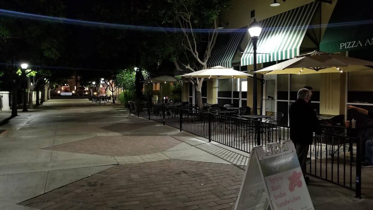 JRs Grill / G Street Deli restaurant in San Diego - photo 5