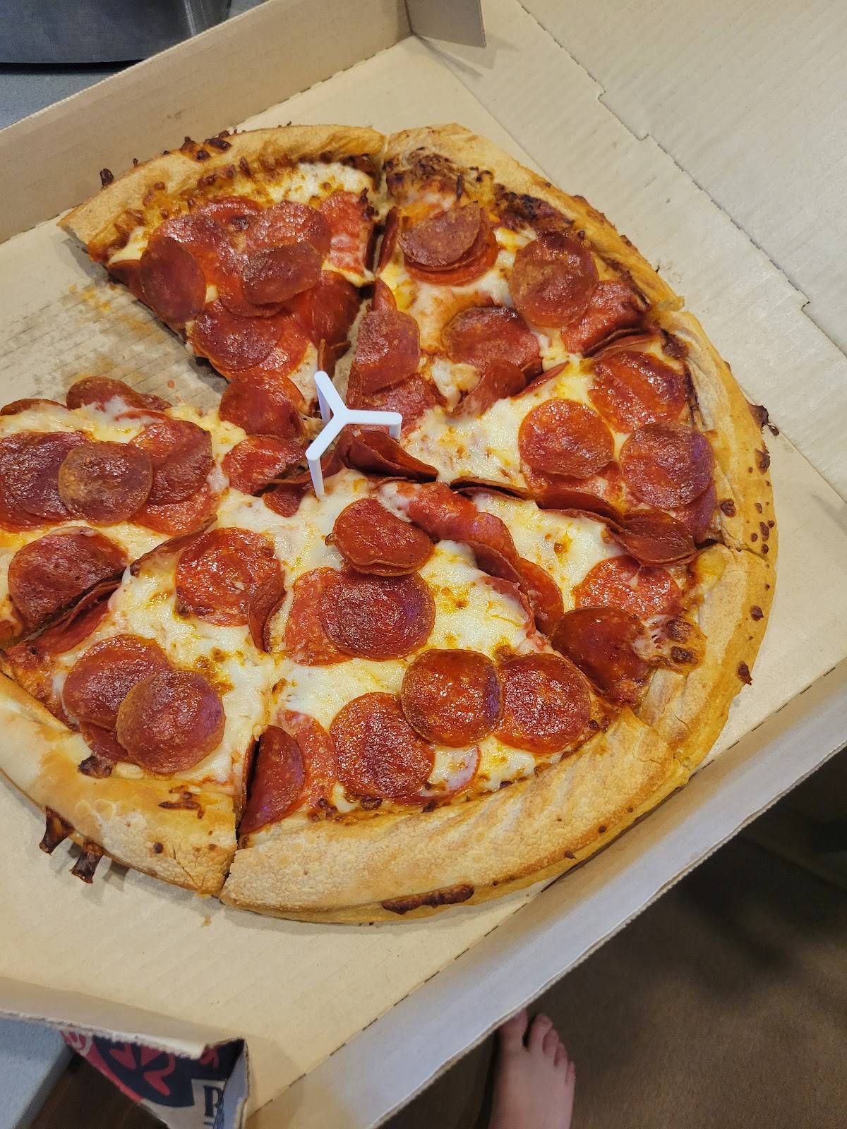 Pizza Hut restaurant in Portland - photo 3