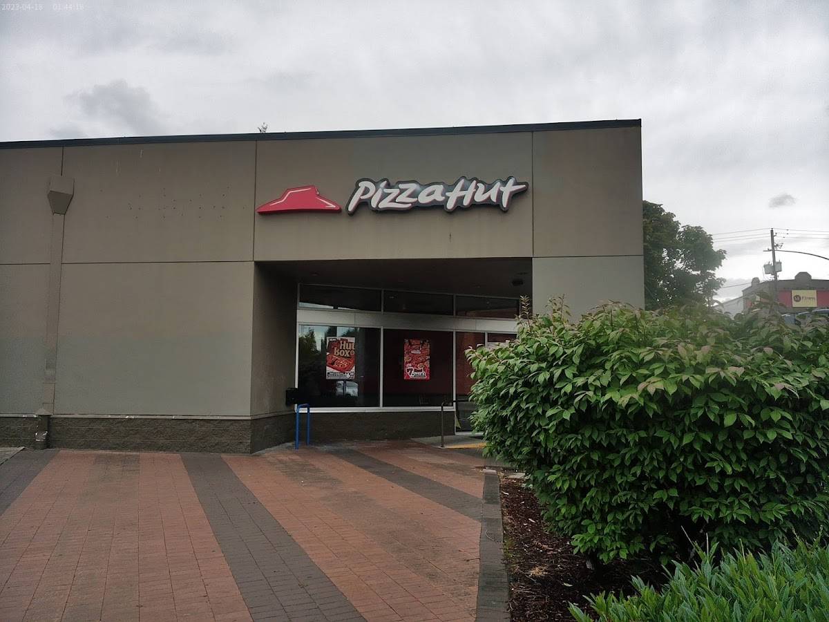 Pizza Hut restaurant in Portland - photo 5