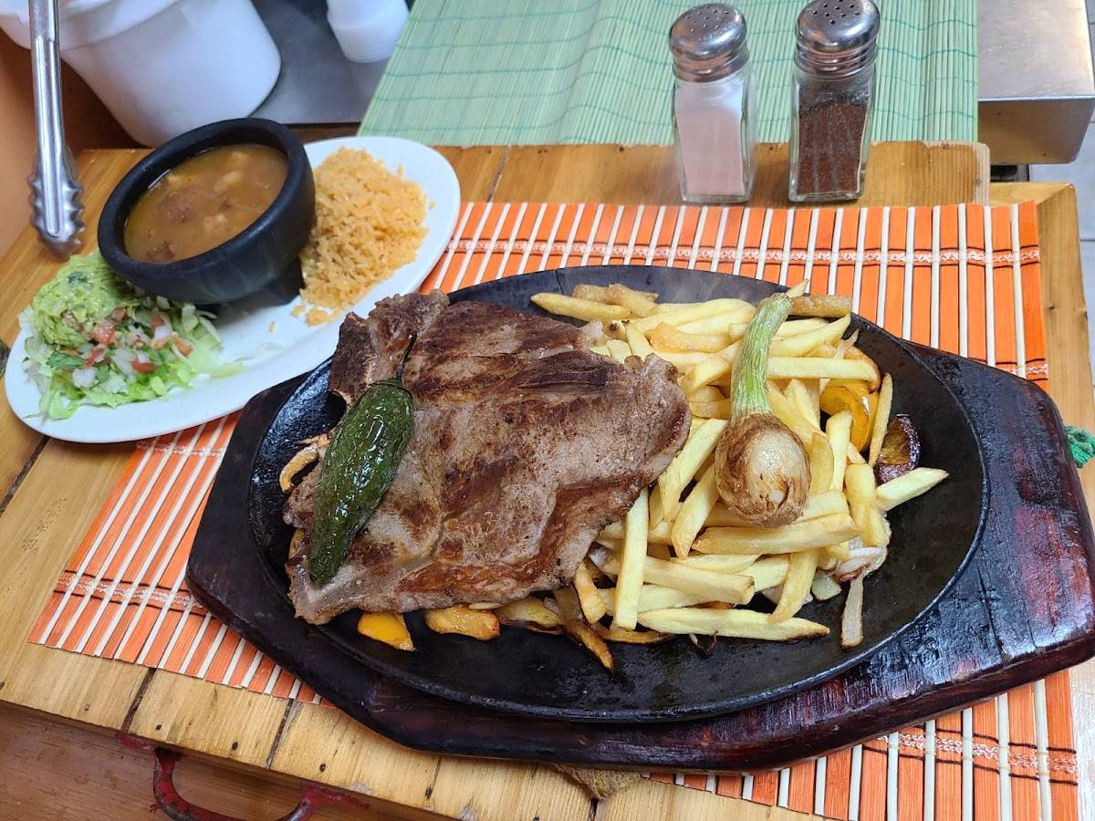 El Gallo De Oro restaurant in Houston - photo 2