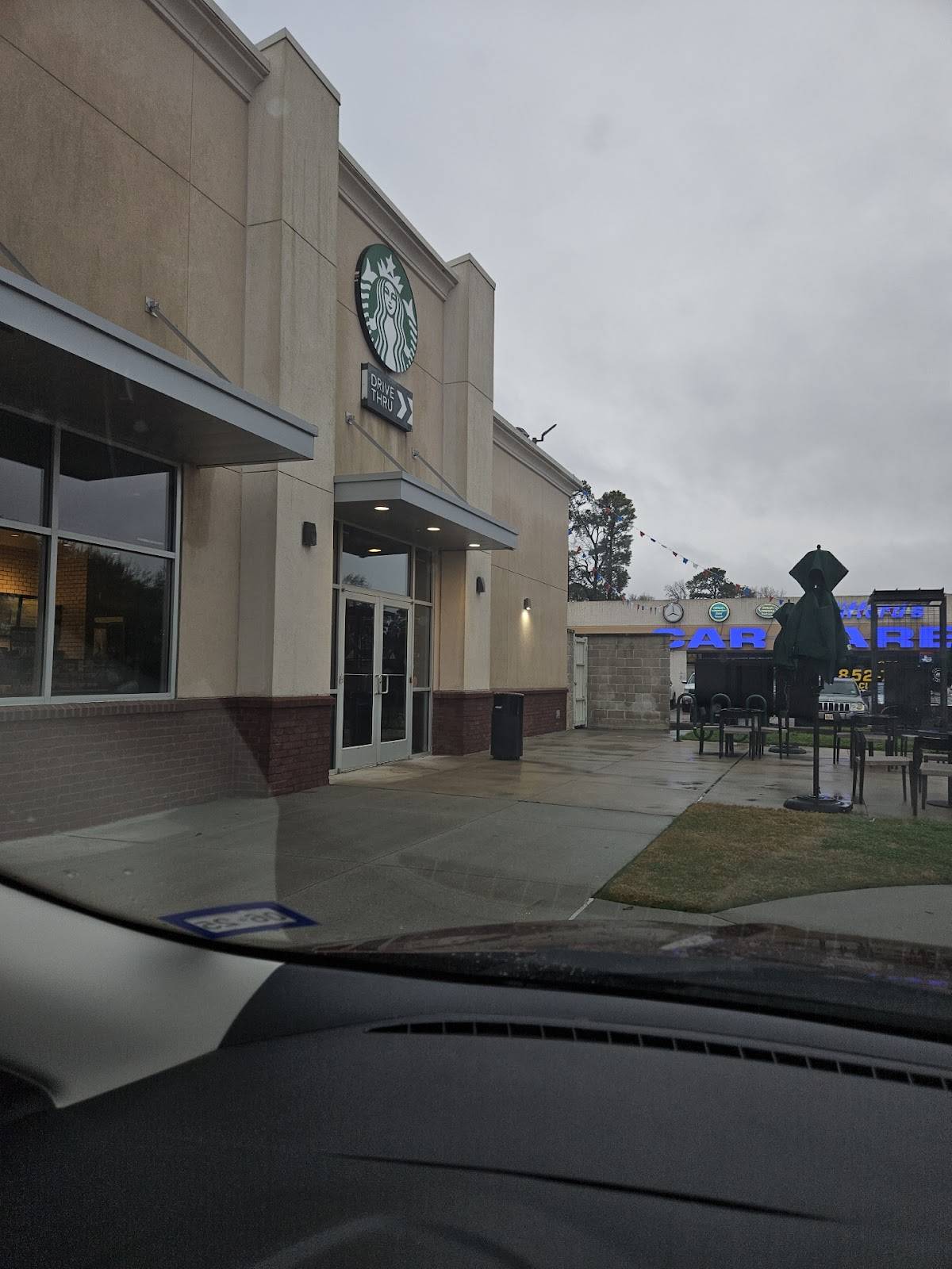 Starbucks Coffee Company restaurant in Humble - photo 4