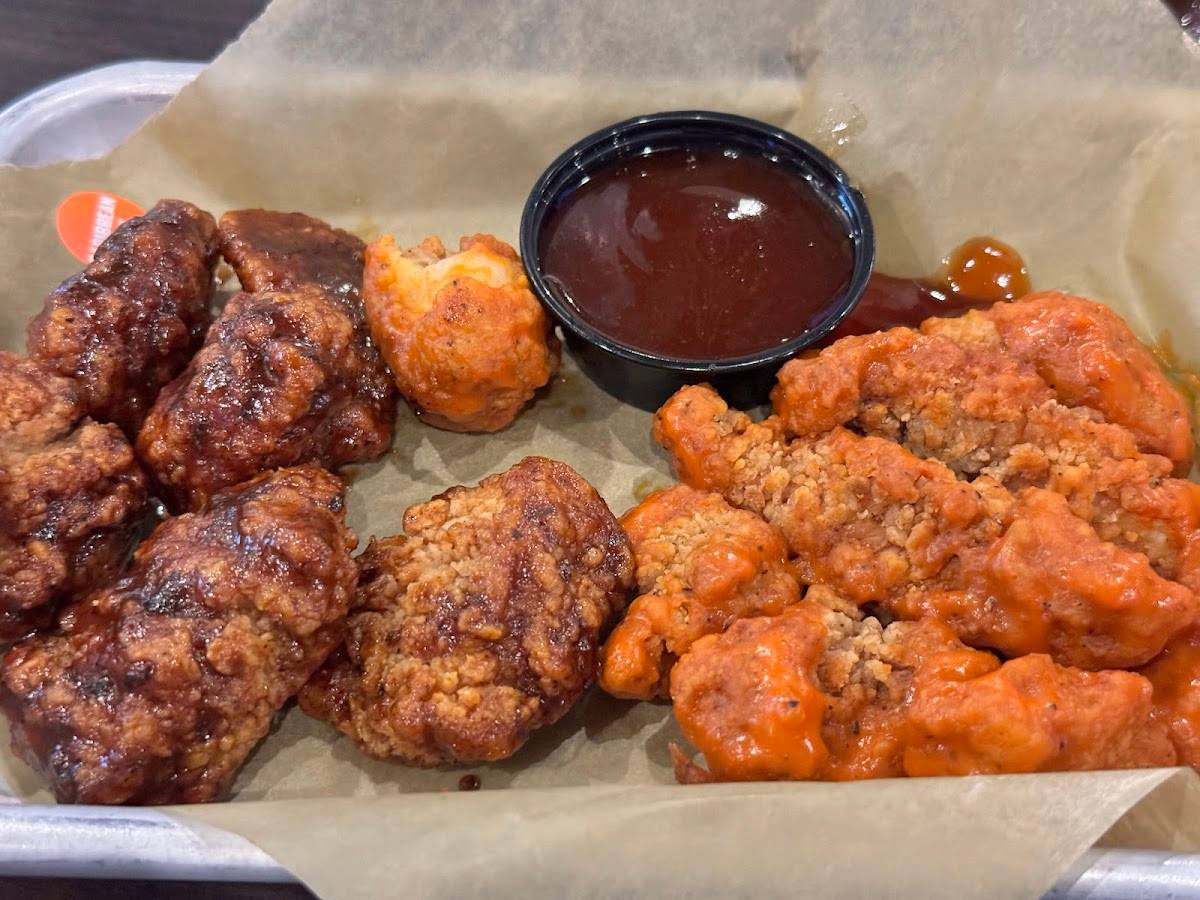 Buffalo Wild Wings restaurant in Sparks - photo 4