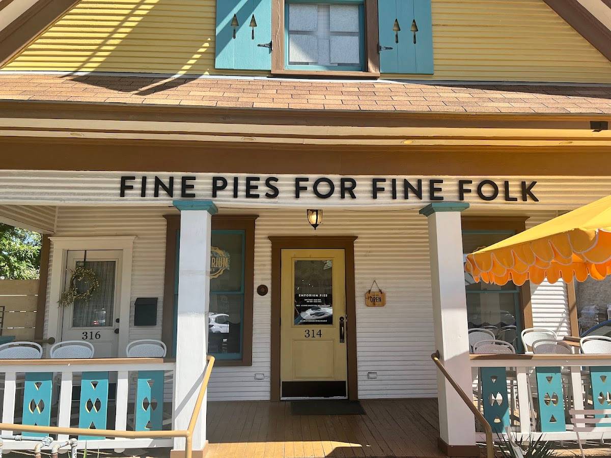 Emporium Pies restaurant in Dallas - photo 3
