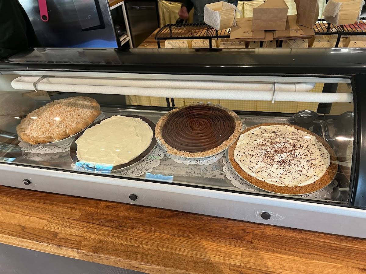 Emporium Pies restaurant in Dallas - photo 5