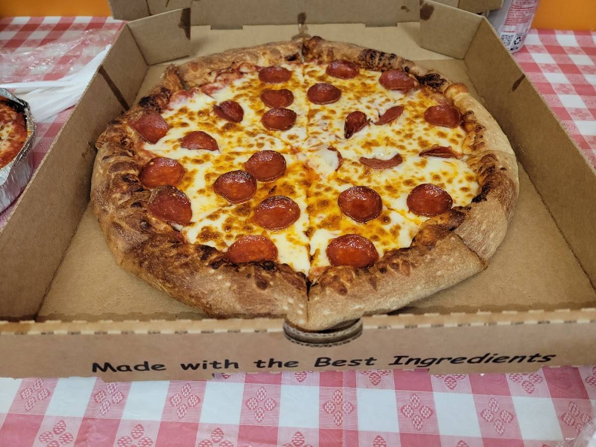 Manny's Pizza Wings & Pasta restaurant in Houston - photo 3