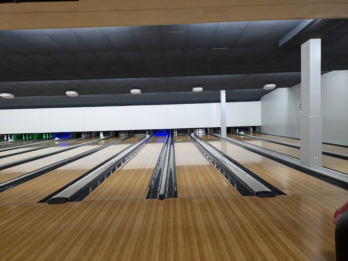 Melody Lanes restaurant in Brooklyn - photo 5