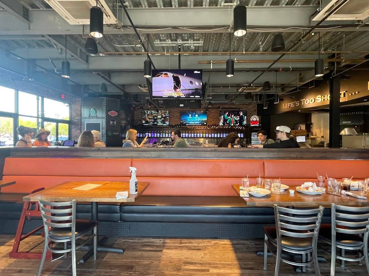 Blast & Brew restaurant in Clovis - photo 5