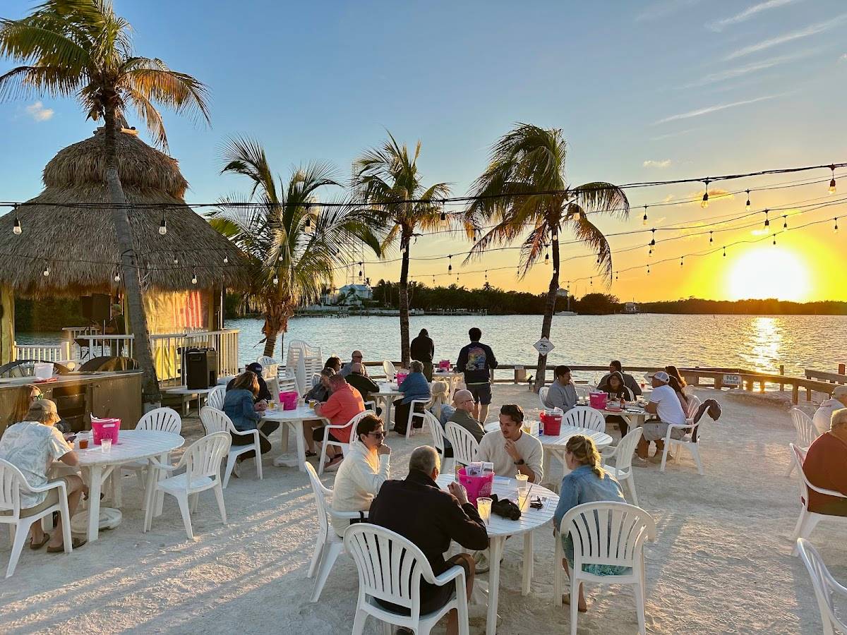 Lorelei Restaurant & Cabana Bar restaurant in Islamorada - photo 4