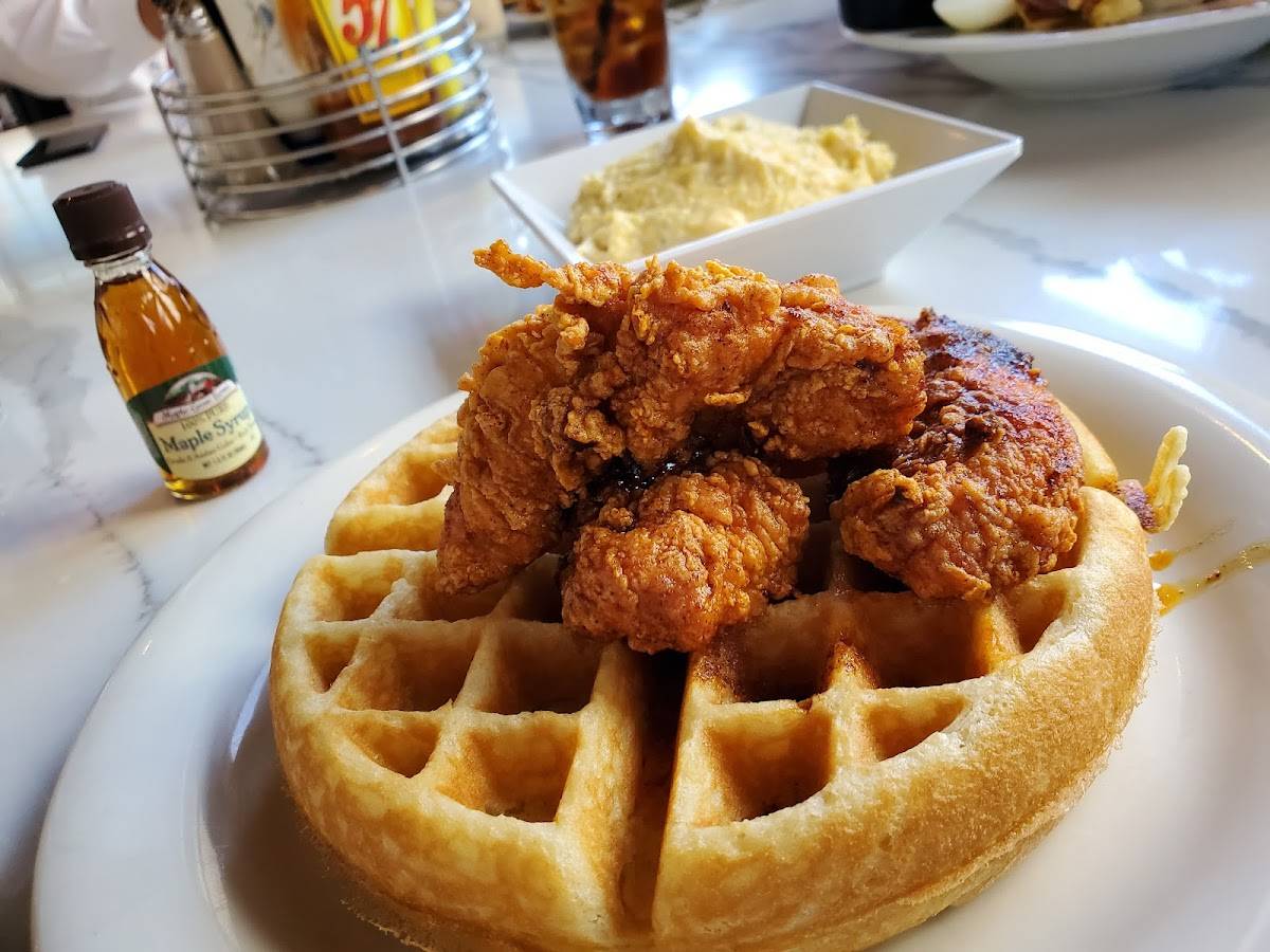 The Southern Steak & Oyster restaurant in Nashville - photo 2