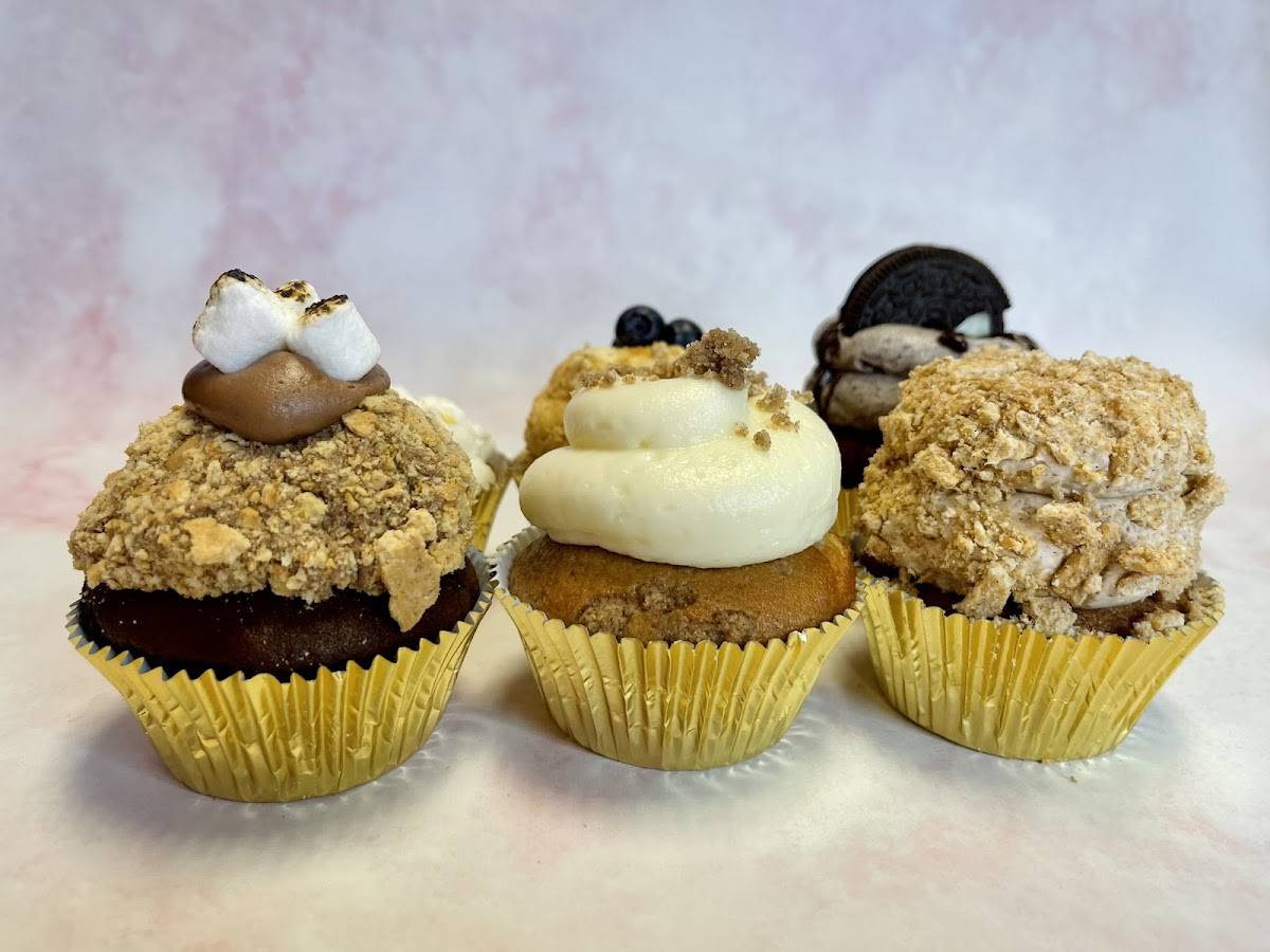 CUPCAKES, BOOM! restaurant in Hilo - photo 2
