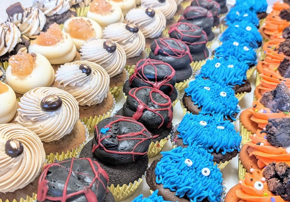 CUPCAKES, BOOM! restaurant in Hilo - photo 4
