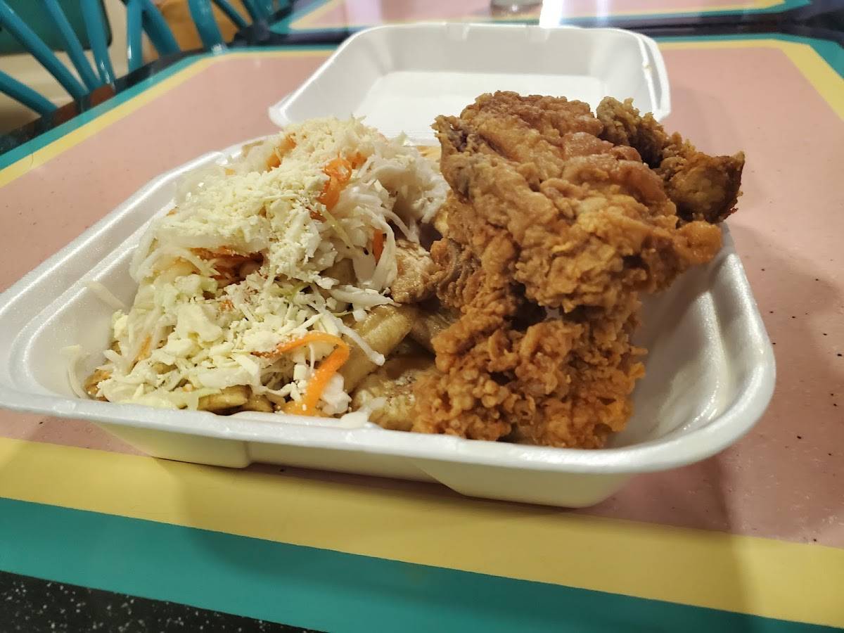 GUEMBO'S AND GRILL restaurant in Miami - photo 2
