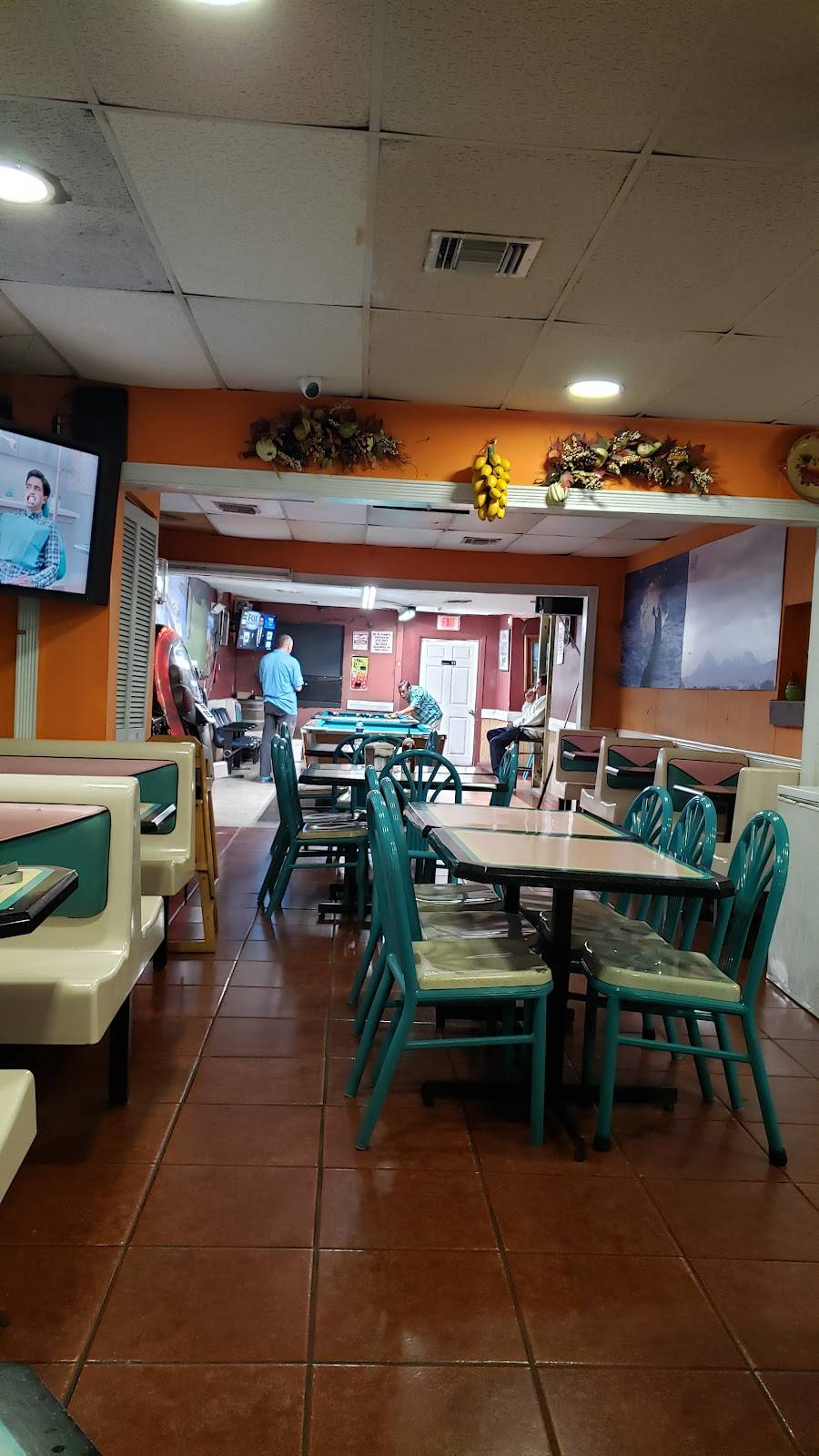 GUEMBO'S AND GRILL restaurant in Miami - photo 3