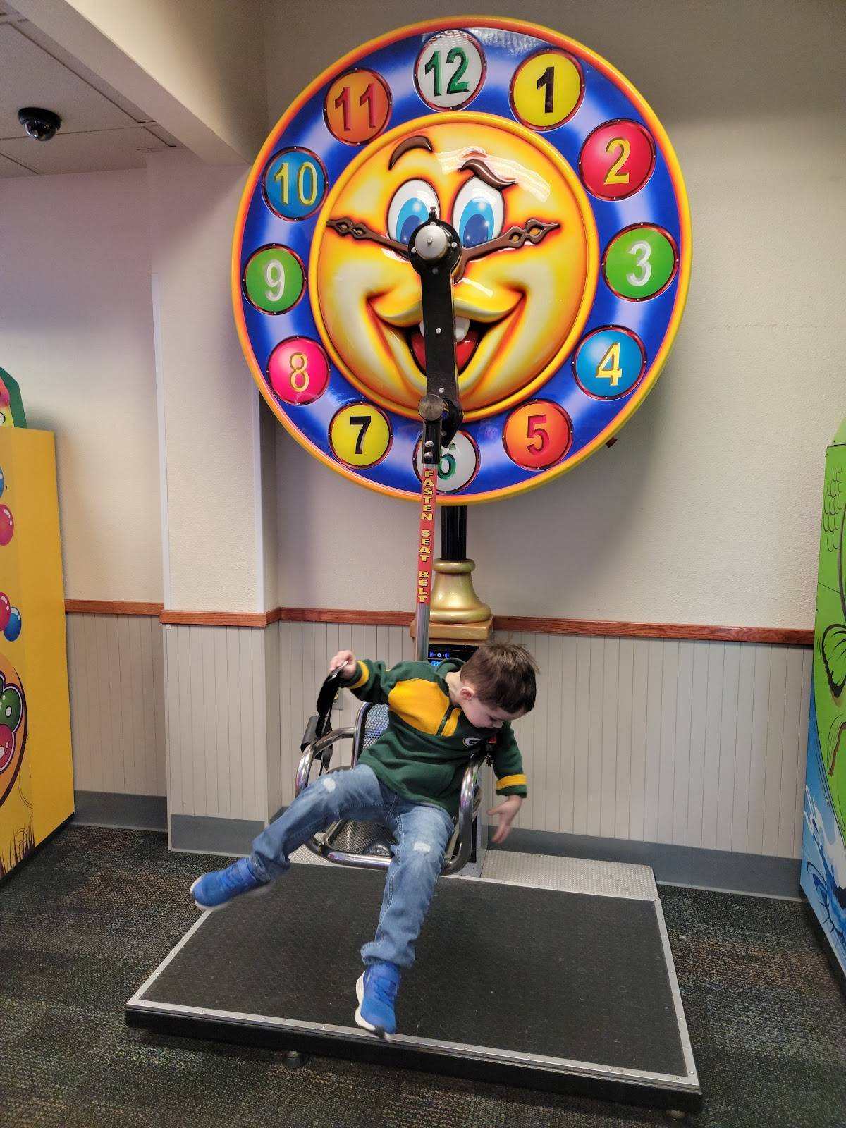 Chuck E. Cheese restaurant in Anchorage - photo 4