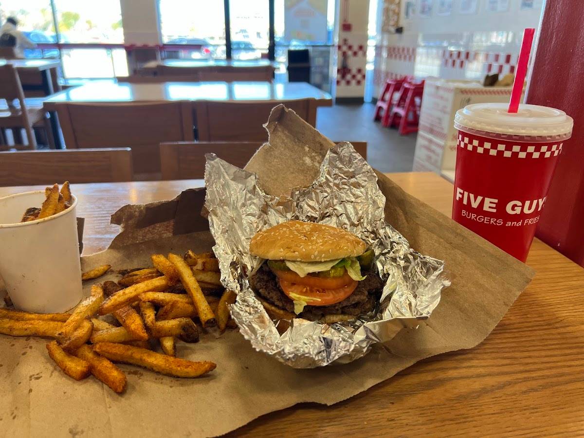 Five Guys restaurant in Houston - photo 4