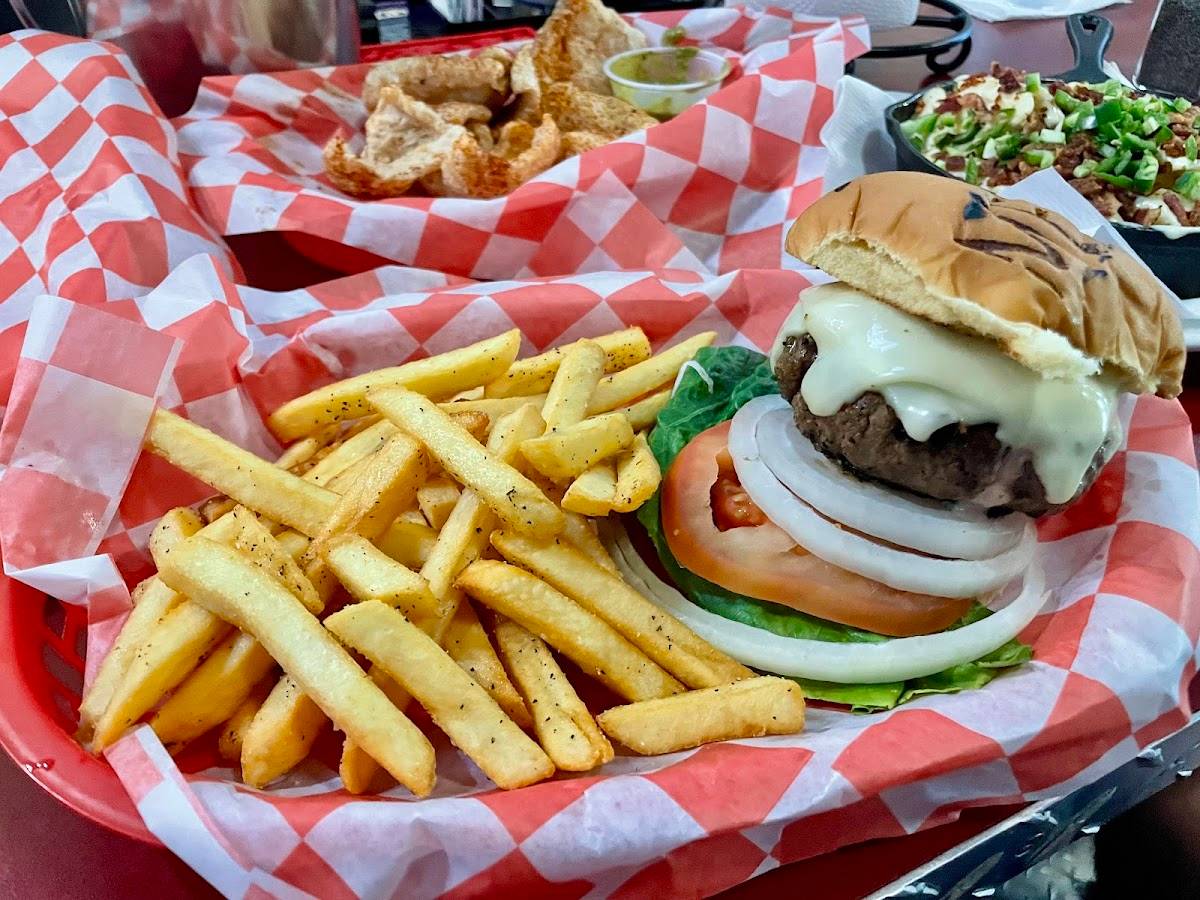 MEAT Eatery And Taproom restaurant in Islamorada - photo 3