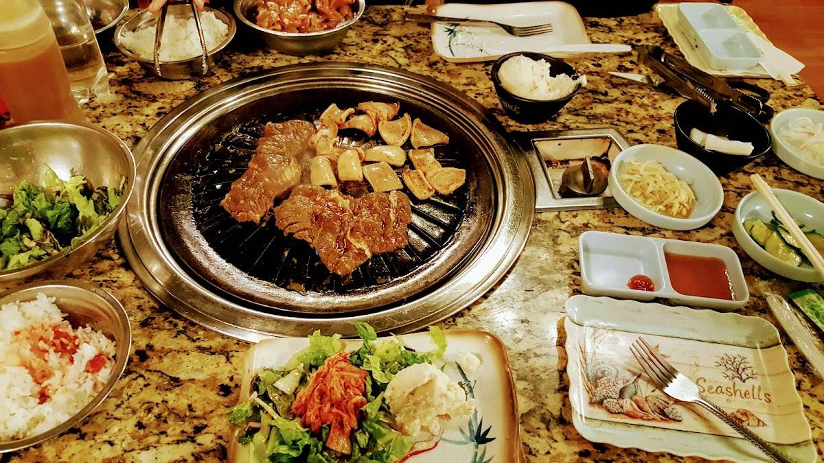 Castle BBQ restaurant in Los Angeles - photo 2