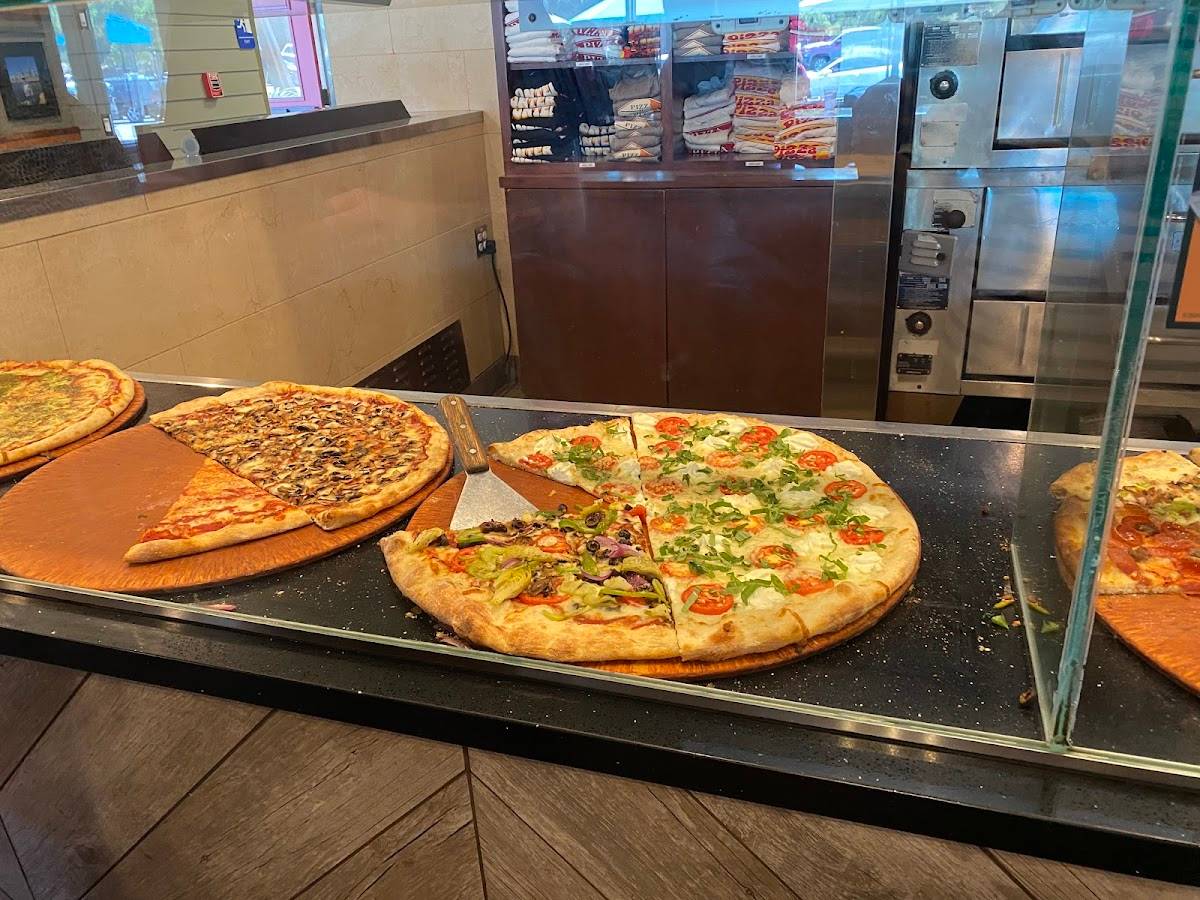 Pizza My Heart restaurant in Monterey - photo 3