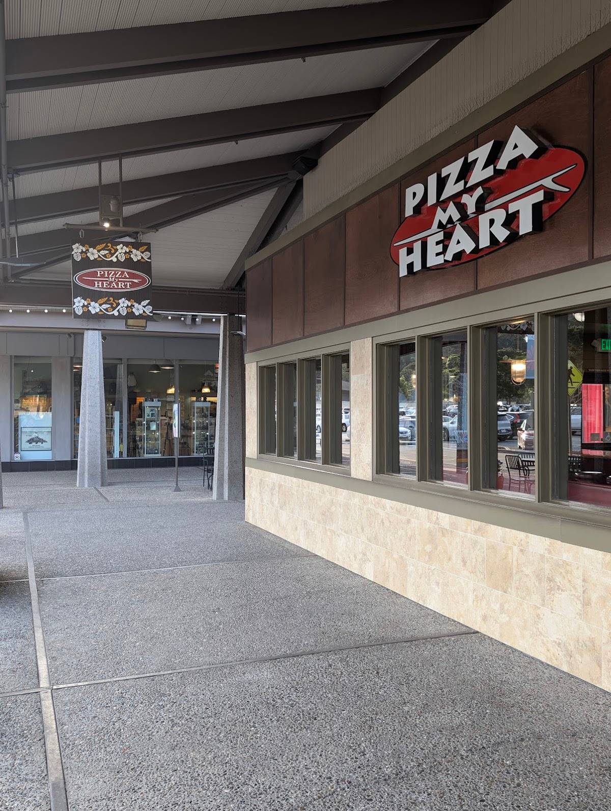 Pizza My Heart restaurant in Monterey - photo 5