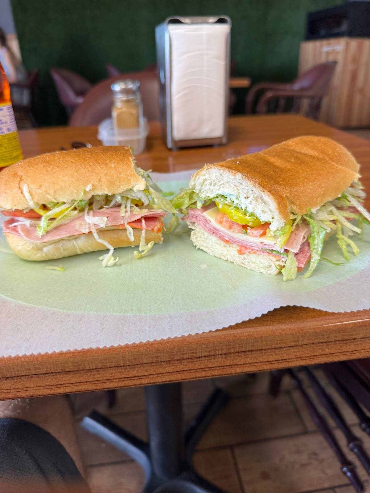 Mile High Sandwich Shop restaurant in Hollywood - photo 5