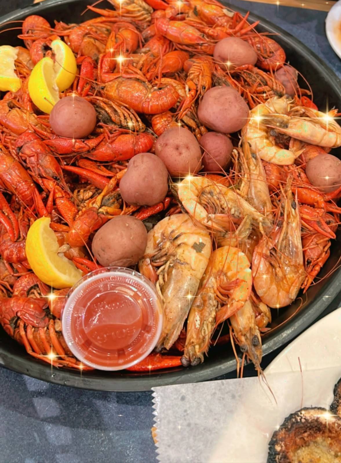 Harbor Seafood & Oyster Bar restaurant in Kenner - photo 5