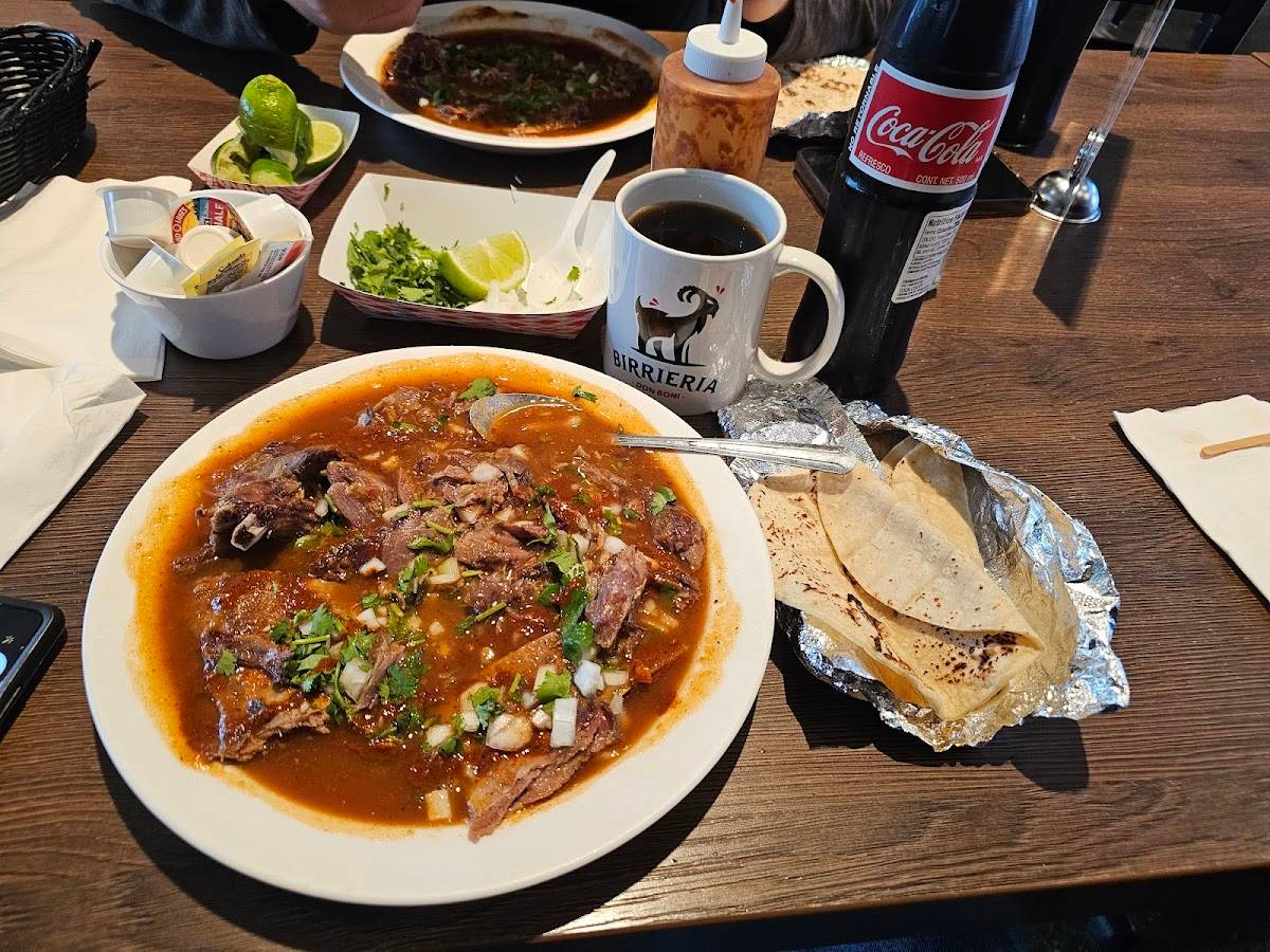 Birrieria Don Boni restaurant in Los Angeles - photo 4