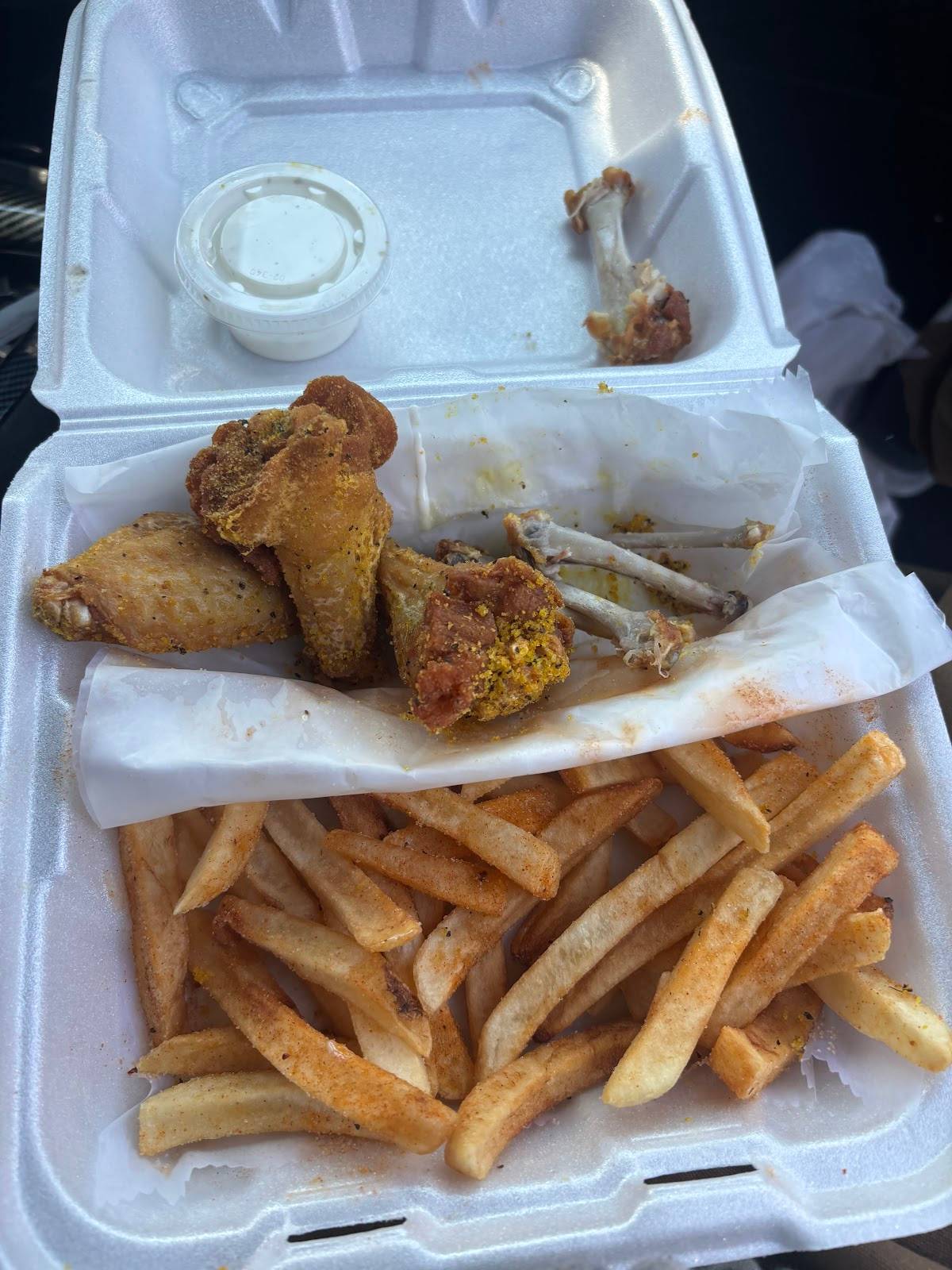 Wing Snack Express II restaurant in Kenner - photo 4