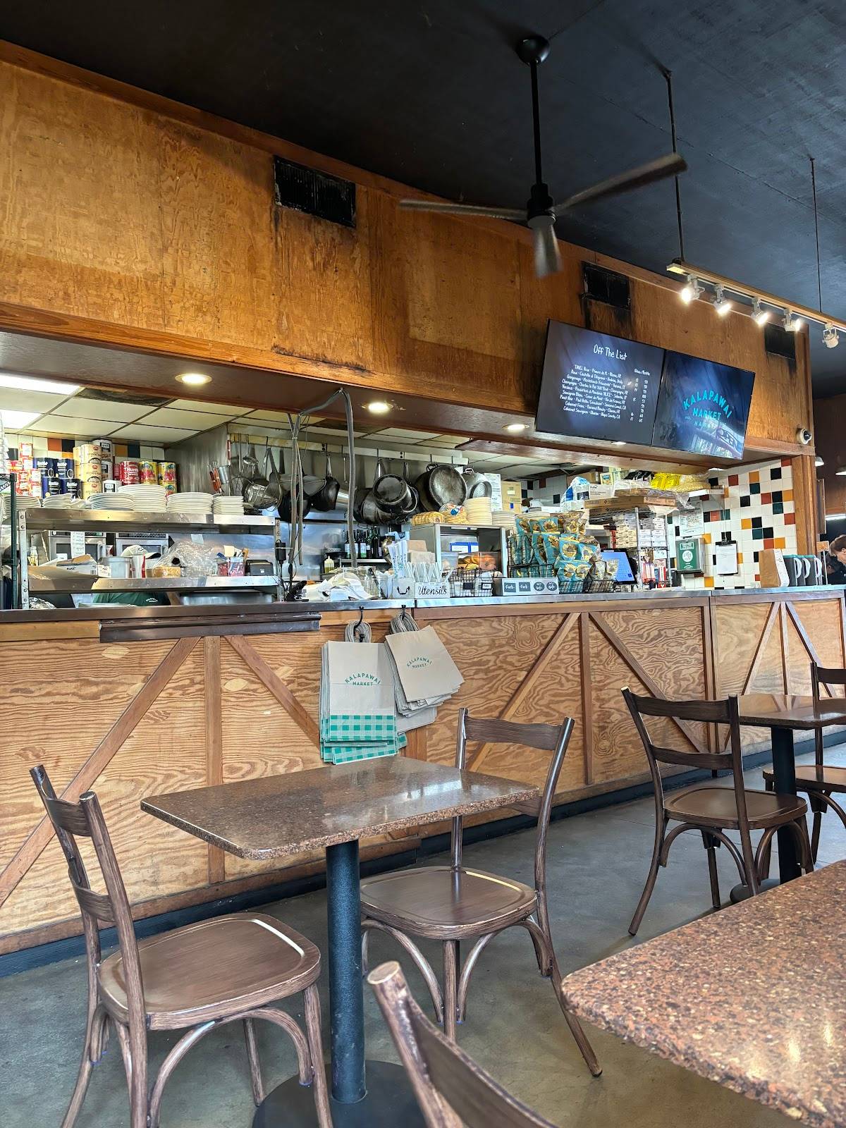Kalapawai Cafe & Deli restaurant in Kailua - photo 5