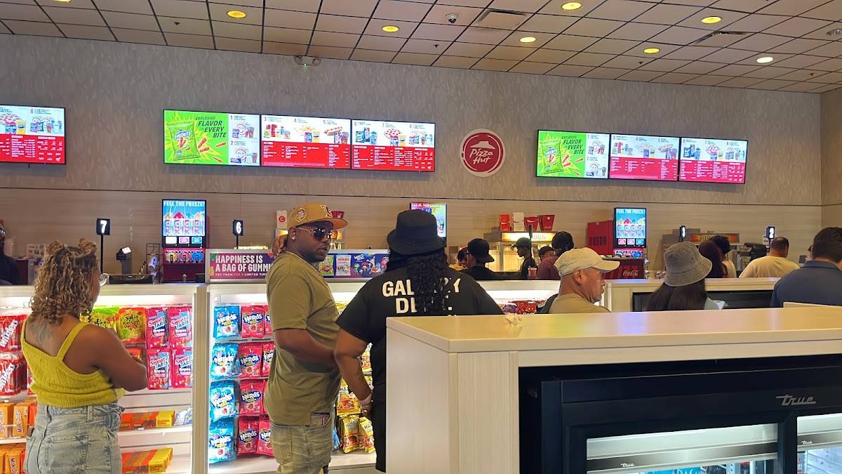 Cinemark Tinseltown Houston 290 and XD restaurant in Houston - photo 5